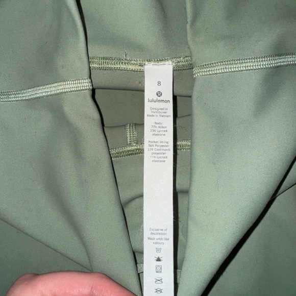 Lululemon leggings in green - Picture 3 of 6